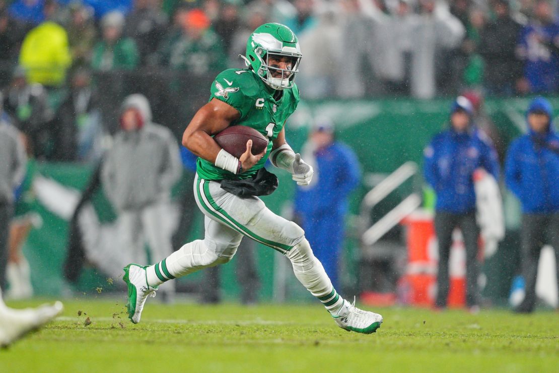 PHILADELPHIA, PA - NOVEMBER 26: Philadelphia Eagles quarterback Jalen Hurts (1) runs the ball during the game between the Buffalo Bills and the Philadelphia Eagles on November 26, 2023 at Lincoln Financial Field.(Photo by Andy Lewis/Icon Sportswire via Getty Images)