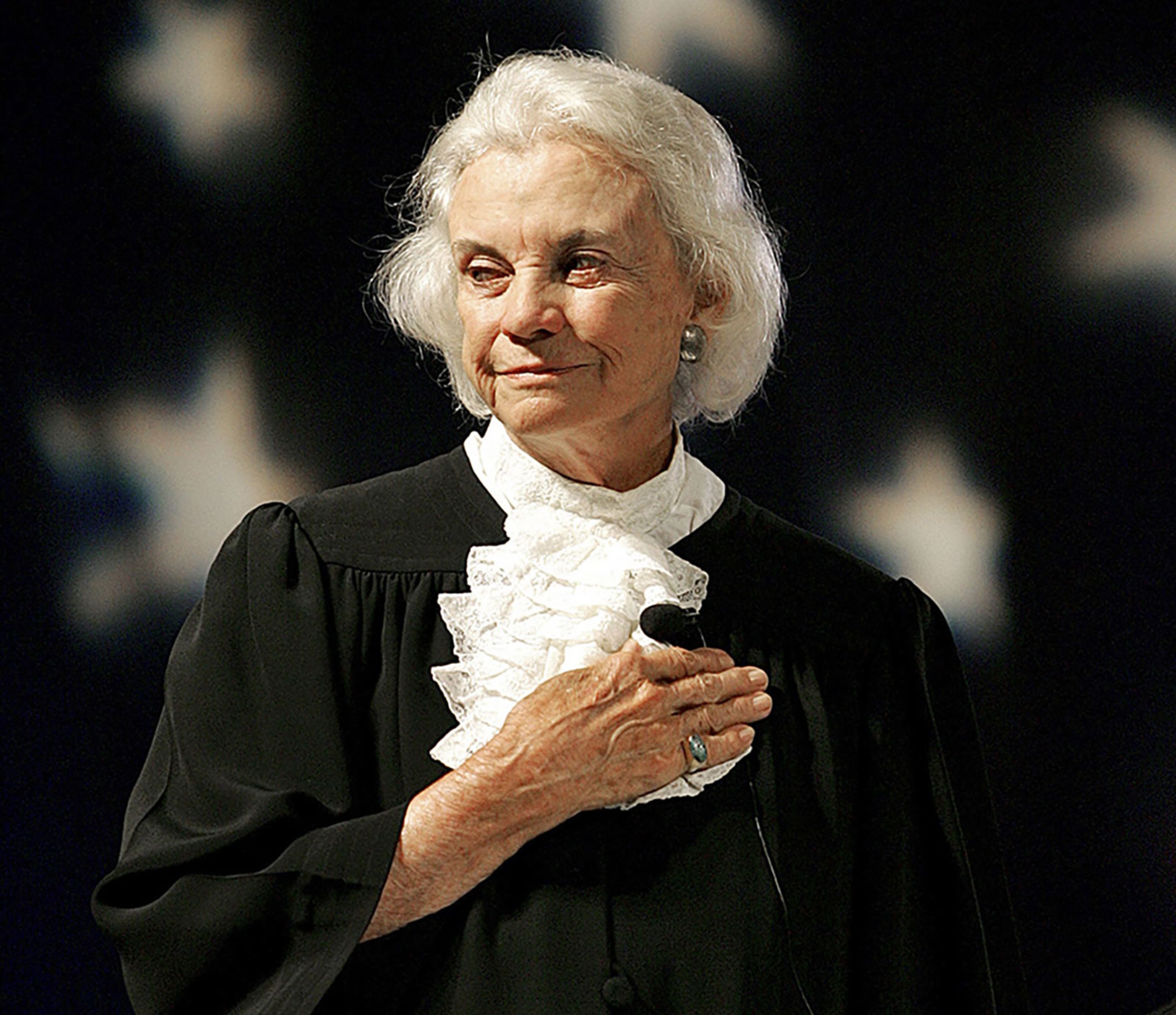 Sandra Day O'Connor does the pledge of allegiance while attending a citizenship hearing in Gilbert, Arizona, in 2005.
