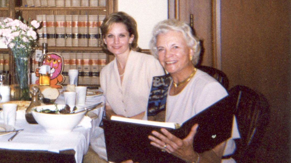 Traci Lovitt (left) sits beside Justice Sandra Day O'Connor (right).