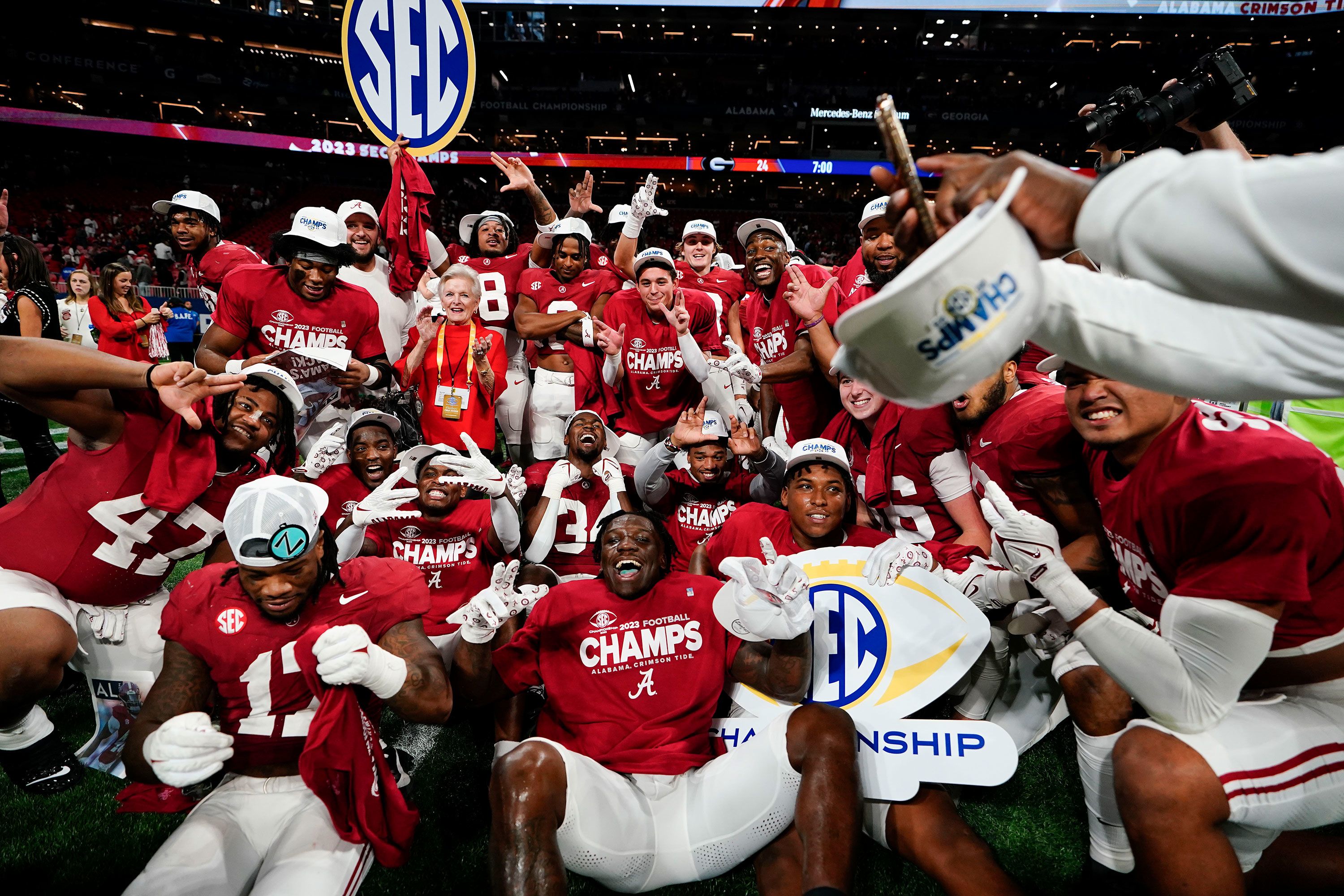 Alabama holds off Georgia in classic SEC title game