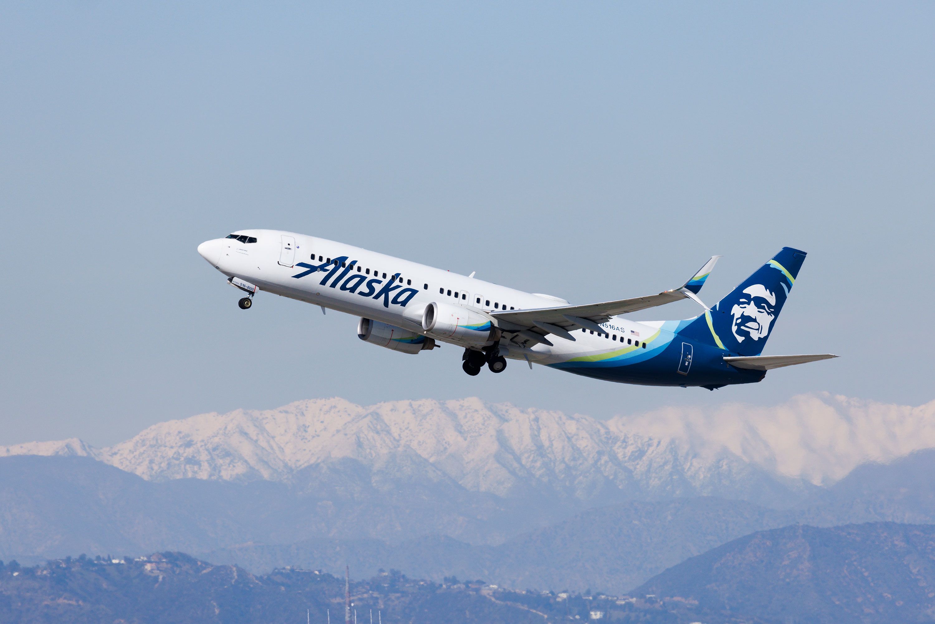 Há oportunidades para a Embraer após a compra da Hawaiian pela Alaska  Airlines