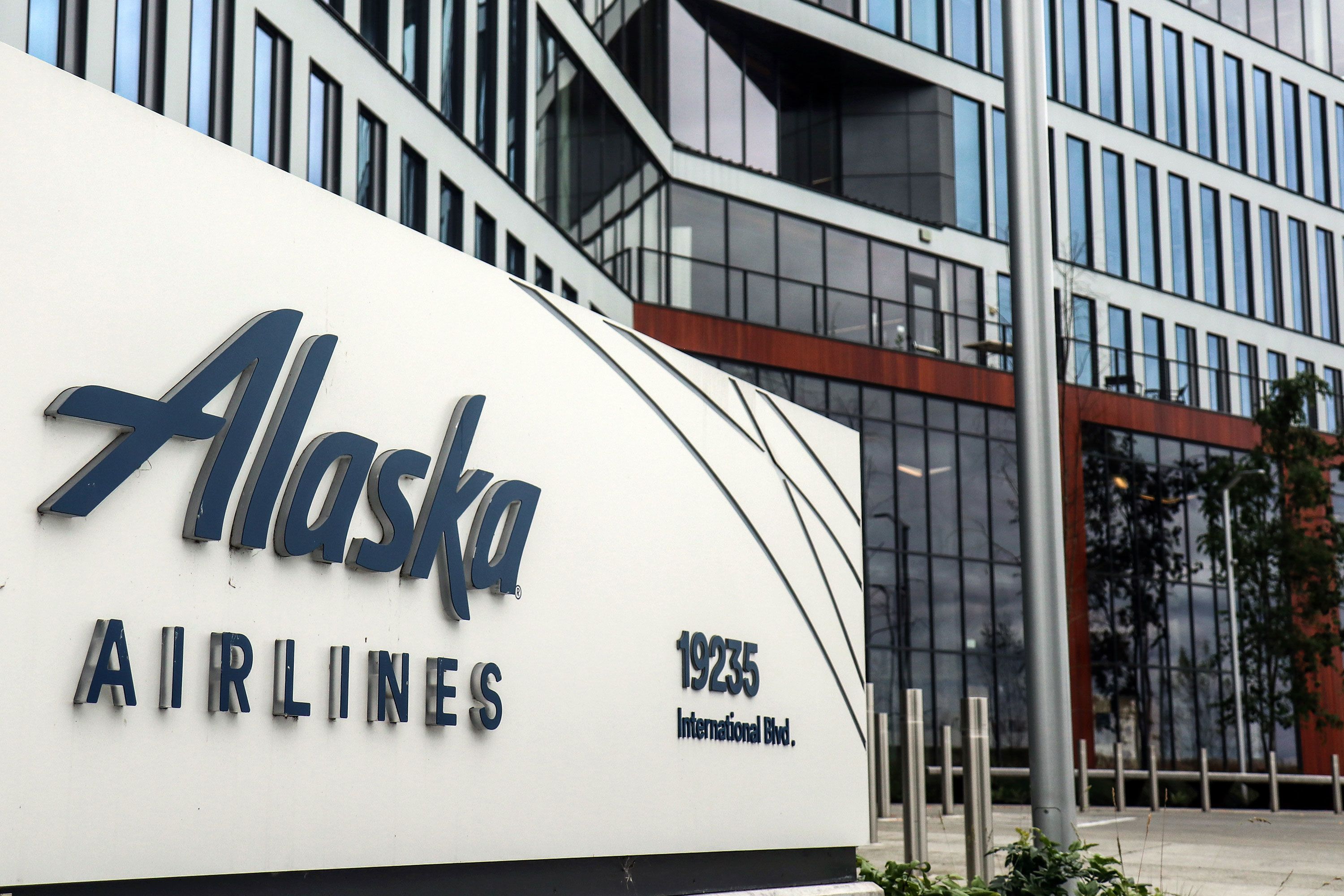 Há oportunidades para a Embraer após a compra da Hawaiian pela Alaska  Airlines