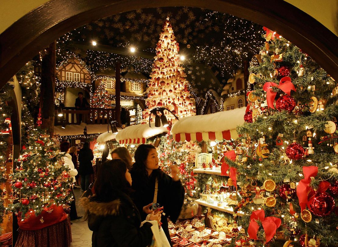 Rothenburg ob der Tauber, GERMANY:  Customers visit the "Kaethe Wohlfahrt Christmas Village" in the southern town of Rothenburg ob der Tauber, 16 December 2006, a shop that is specialized in Christmas decoration. All the year round over 30 000 differnt Christmas goods are sold at the international known shop. Beside the Bavarian headquarter subsidairies are also located abroad as in Japan or the USA. AFP PHOTO  DDP/JOERG KOCH   GERMANY OUT  (Photo credit should read JOERG KOCH/DDP/AFP via Getty Images)