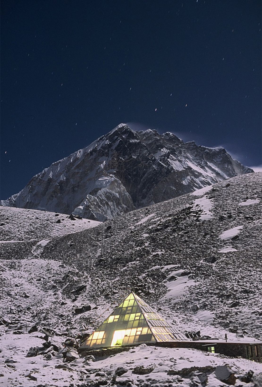 Image at night. The Pyramid Observatory at night. The Pyramid International Laboratory/Observatory climate station has recorded hourly meteorological data for nearly three decades. These data were used by researchers of the Institute of Science and Technology Austria (ISTA). The Pumori Peak (Nepal) is seen in the background. Credit: Franco Salerno