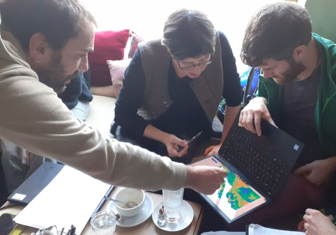 The scientists discussing the findings during a field trip. From left to right: Nicolas Guyennon (IRSA-CNR), Francesca Pellicciotti (ISTA), Thomas Shaw (ISTA). Credit: Franco Salerno.