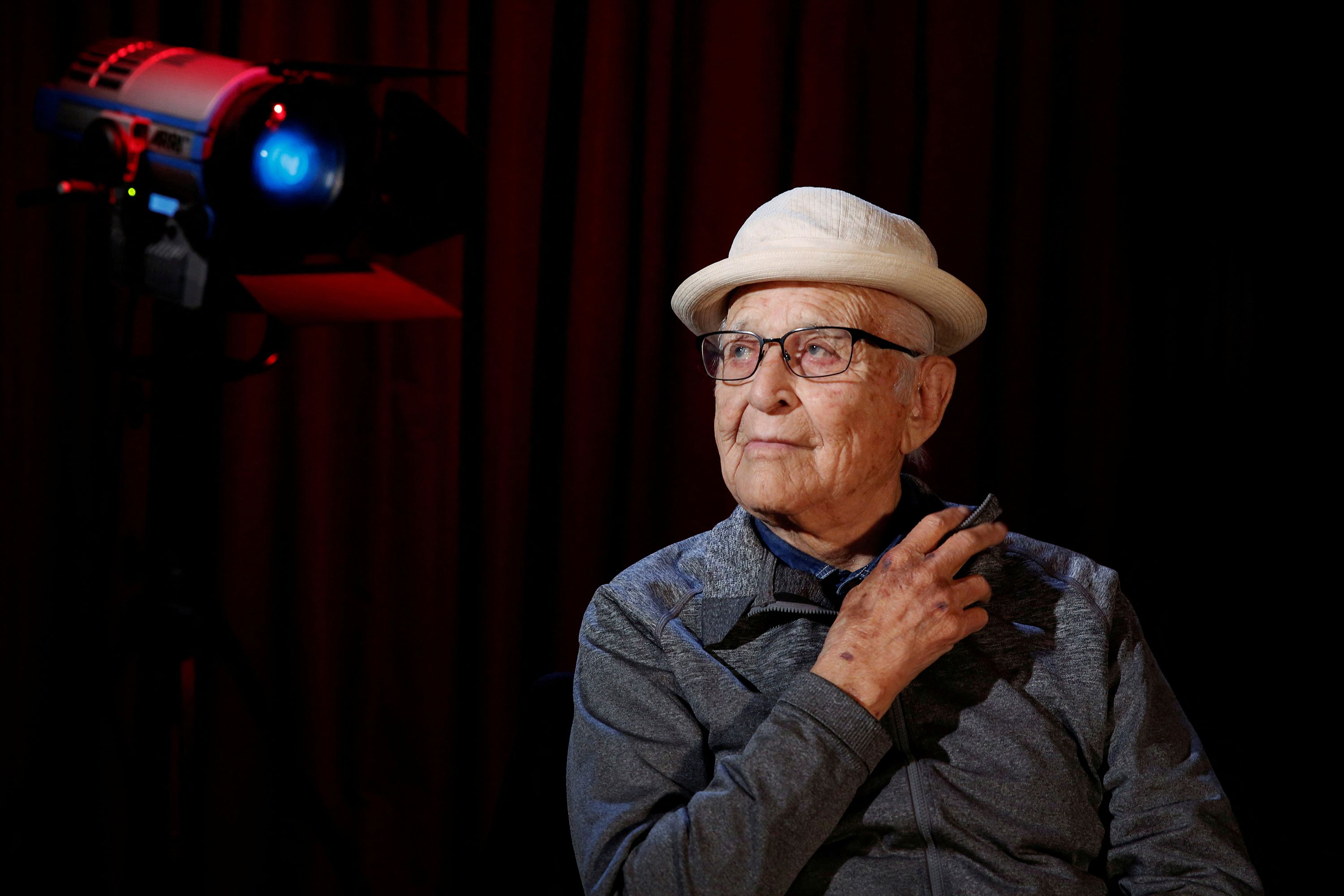 https://media.cnn.com/api/v1/images/stellar/prod/231206114510-05-norman-lear-lead-image.jpg?c=original