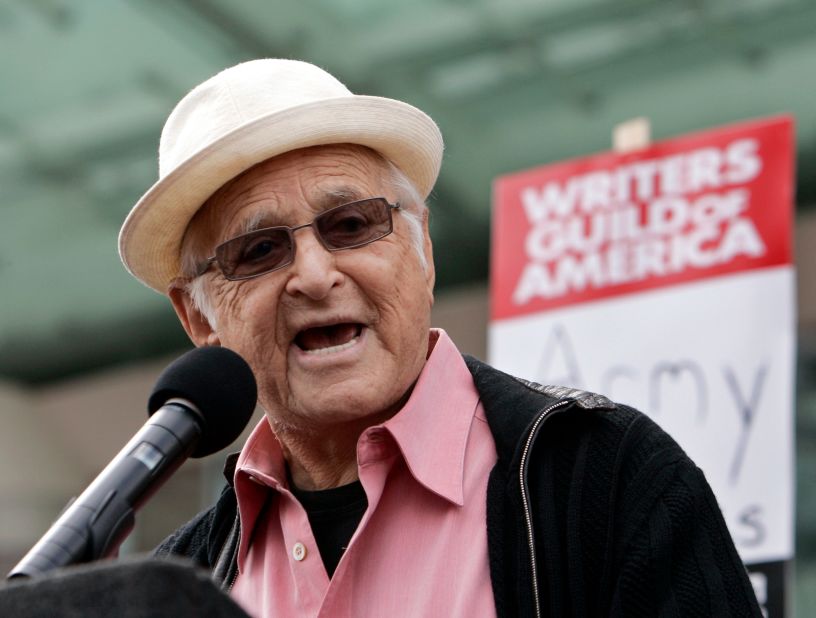 Lear supports striking writers at a rally in Los Angeles in 2007.