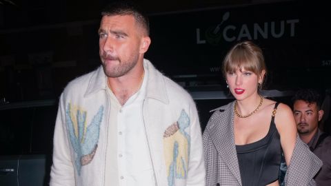 travis kelce: Travis Kelce opens up about dating Taylor Swift and  navigating public scrutiny, calls girlfriend 'genius' - The Economic Times
