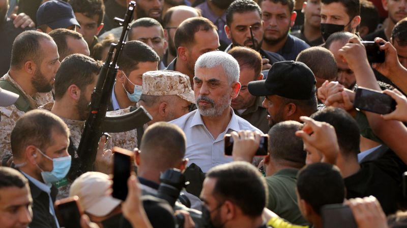 Кой е Яхя Синвар, лидерът на Хамас, когото Израел нарече „ходещ мъртвец“