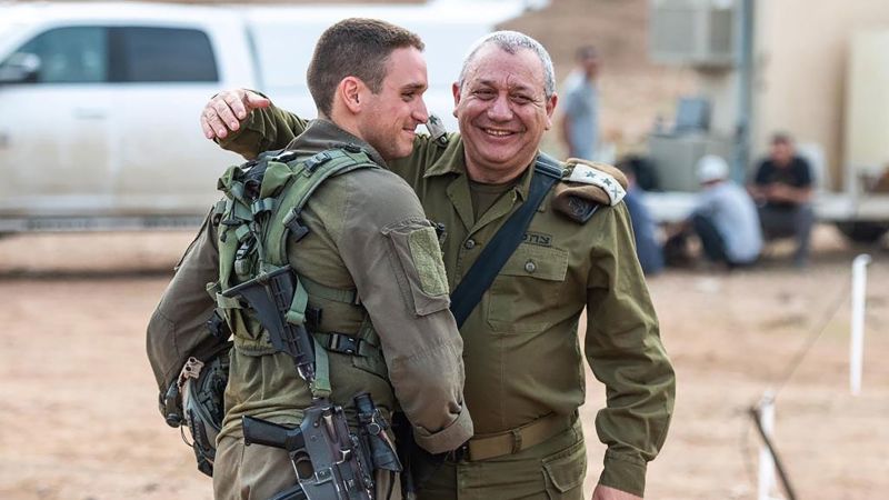 Die israelische Armee sagte, dass Gal Meir Eisenkot: der Sohn des israelischen Verteidigungsministers, der in Gaza getötet wurde