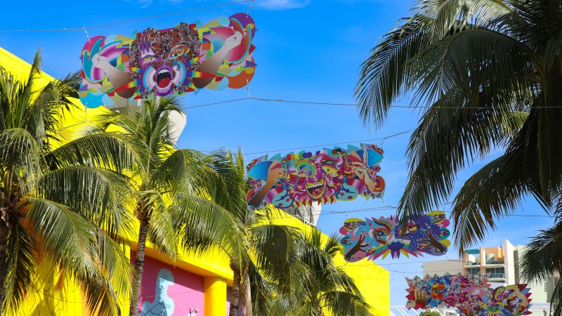 В Маями Бийч нова инсталация за улично изкуство празнува оживената драг сцена в града