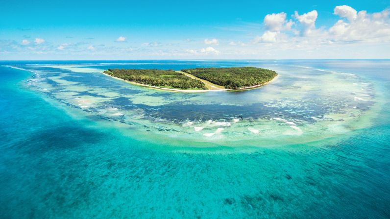 <strong>Alphonse Island:</strong> This private island in the Outer Islands of the Seychelles is home to a pioneering sustainability project that showcases sustainable practices.