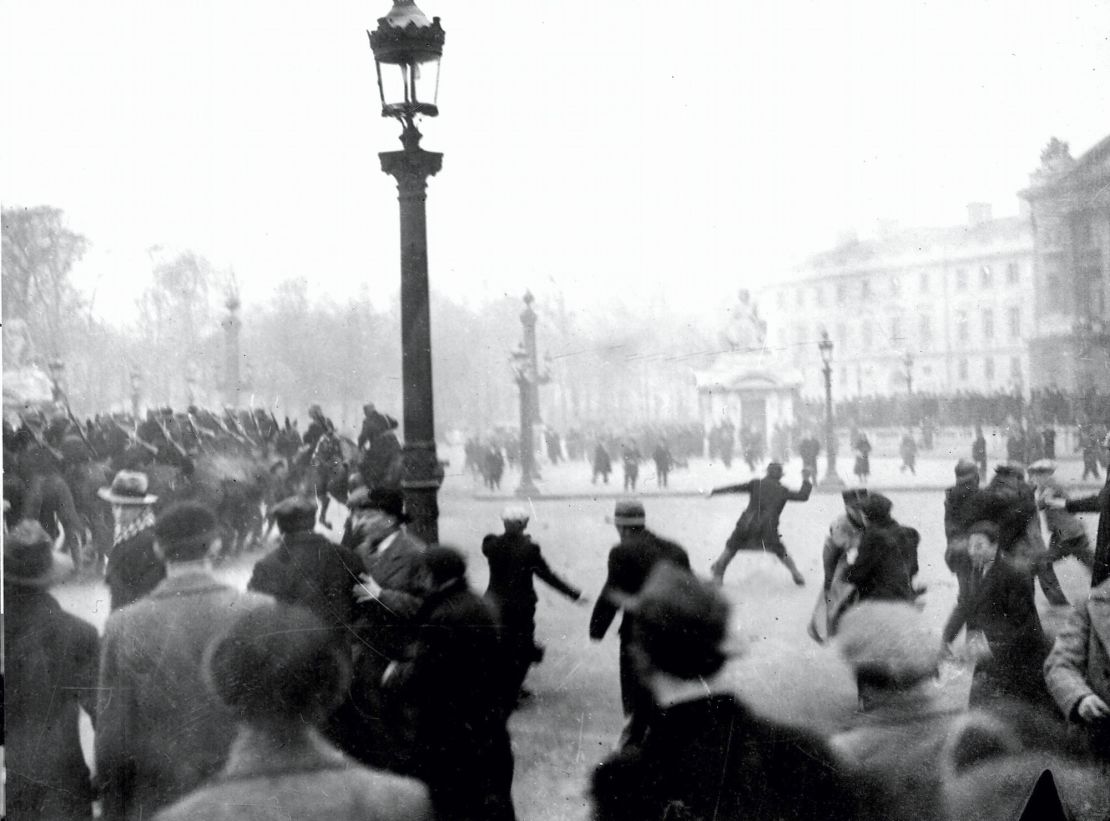 Demonstration of February 6, 1934, in Paris, organized by right leagues. Confrontations place de la Concorde.