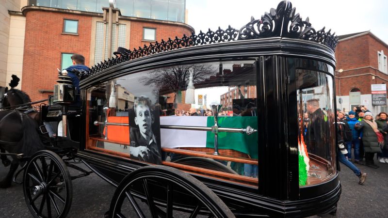 Шейн Макгоуан почете с погребална процесия през Дъблин