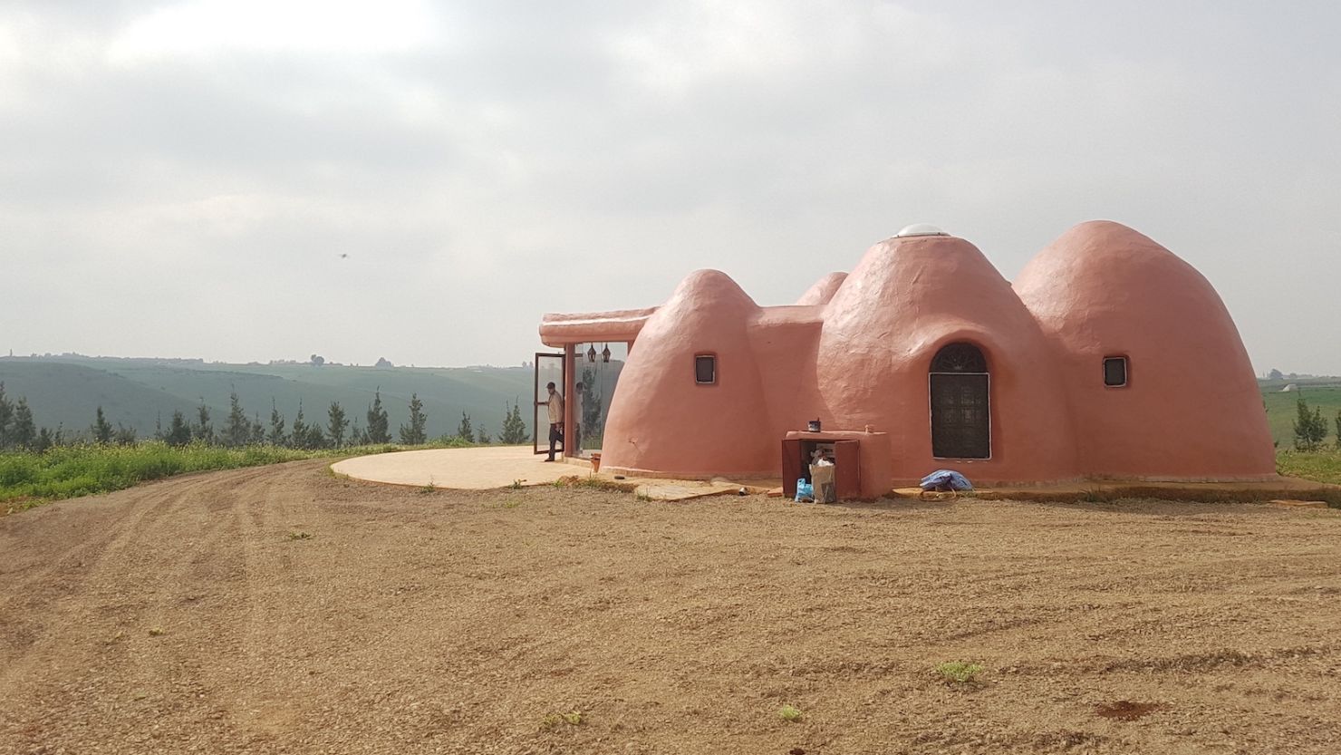 Eco-dôme Maroc constructs homes using local soil.