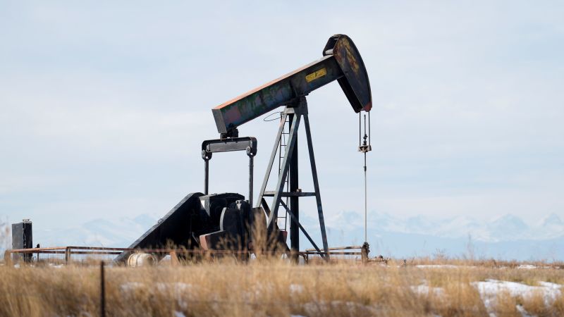 Фючърсите на петрола в САЩ забелязаха седма поредна седмица на