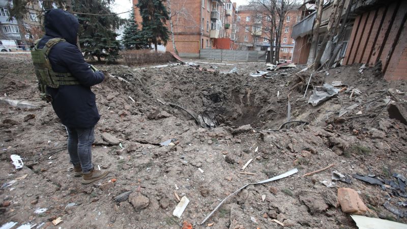 Украйна съобщава за близо 100 въздушни атаки на ден, докато първата дама предупреждава, че страната е изправена пред „смъртна опасност“