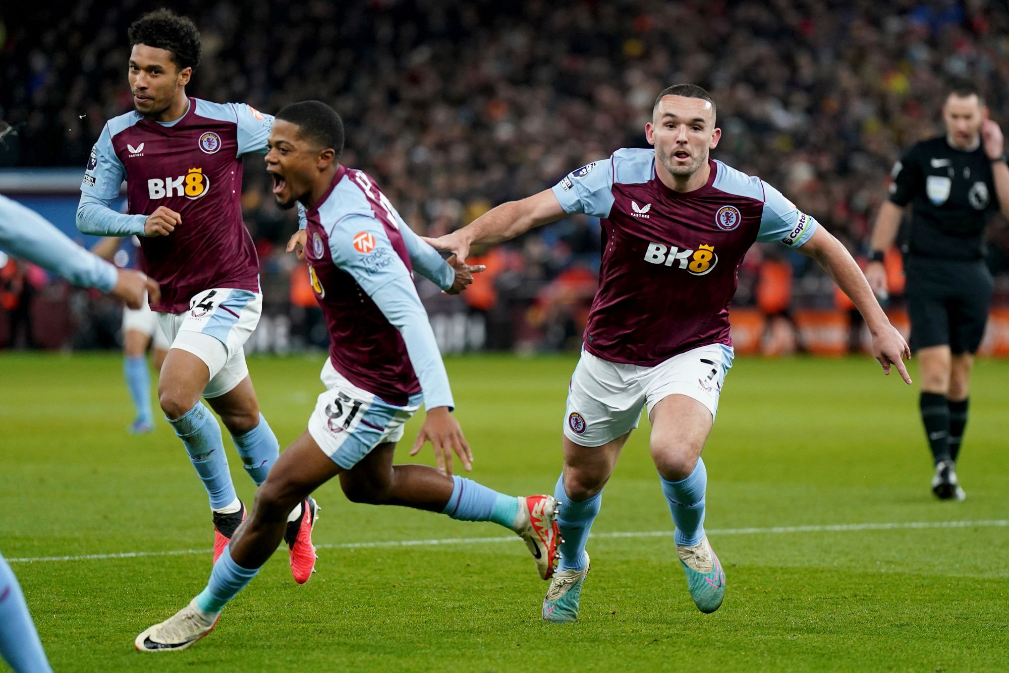 OptaJoe] Aston Villa have won each of their last 14 home games in the  Premier League, equalling a club record for consecutive home victories in  league competition (previously done in 1931 and
