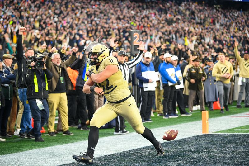 Army Wins The 124th Army-Navy Football Game | CNN