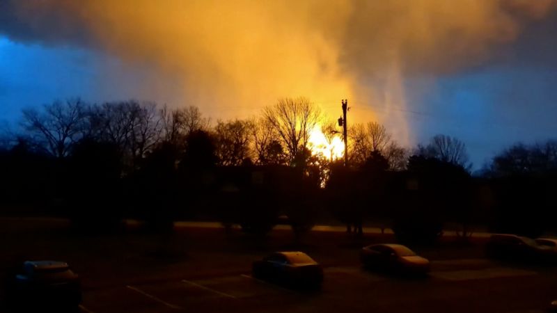 shows tornado cause electrical explosion in Tennessee