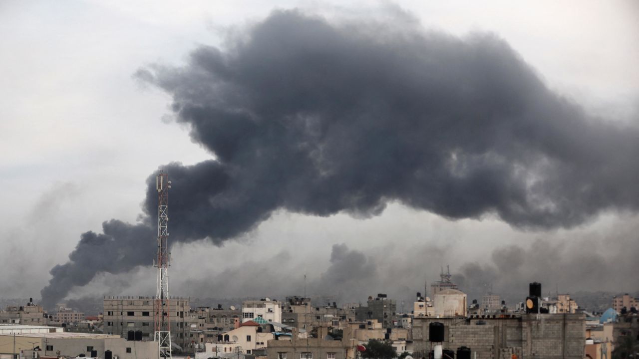 Smoke rises after Israeli strikes, amid the ongoing conflict between Israel and the Palestinian Islamist group Hamas, in Khan Younis in the southern Gaza Strip, December 10, 2023.