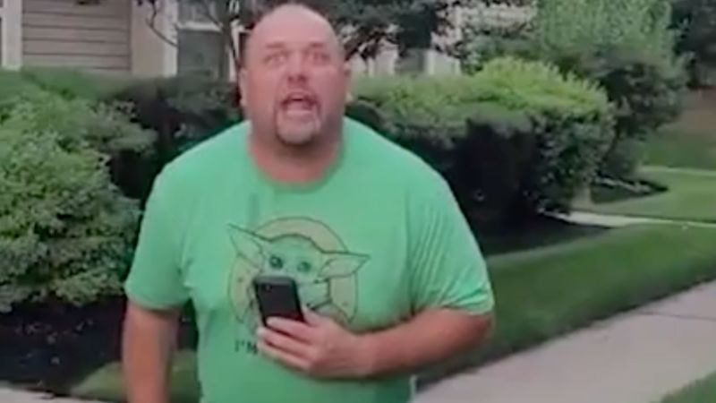 Мъж от Ню Джърси, заснет да крещи расови обиди на съседи във вирусно видео, осъден на 8 години затвор