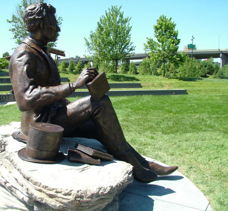 Bronze Top Hat Goes Missing from Magnificent Abraham Lincoln Sculpture in Kentucky