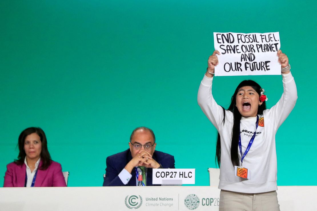 FILE PHOTO: Licypriya Kangujam, an Indigenous climate activist from India, holds a banner during the United Nations Climate Change Conference (COP28) in Dubai, United Arab Emirates, December 11, 2023. REUTERS/Thomas Mukoya/File Photo