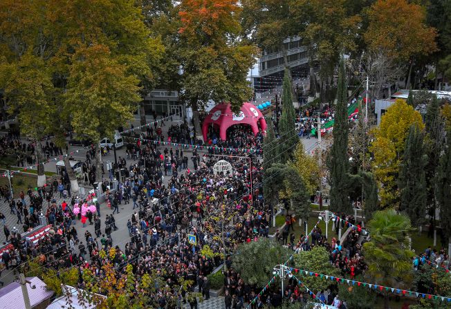 <strong>Pomegranate Festival: </strong>The town of Gochay hosts an annual two-day festival celebrating pomegranates. 