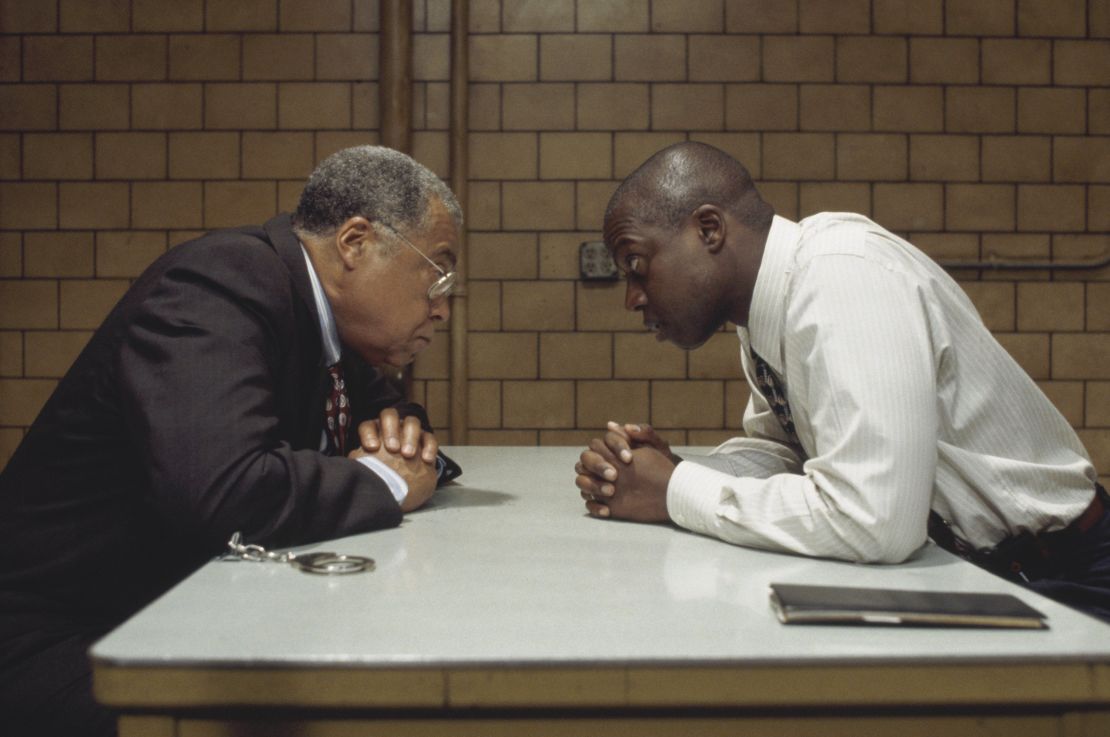 HOMICIDE: LIFE ON THE STREET -- "Blood Ties: Part 2" Episode 2 --Aired 10/24/97 -- Pictured: (l-r) James Earl Jones as Felix Wilson, Andre Braugher as Det. Frank Pembleton -- Photo by: Michael Ginsburg/NBCU Photo Bank