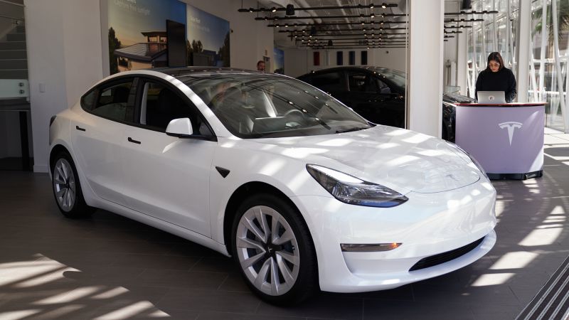 Tesla изтегля почти всичките си 2 милиона коли по пътищата