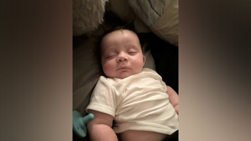 Hallan vivo a bebé de 4 meses arrastrado por un tornado en Tennessee