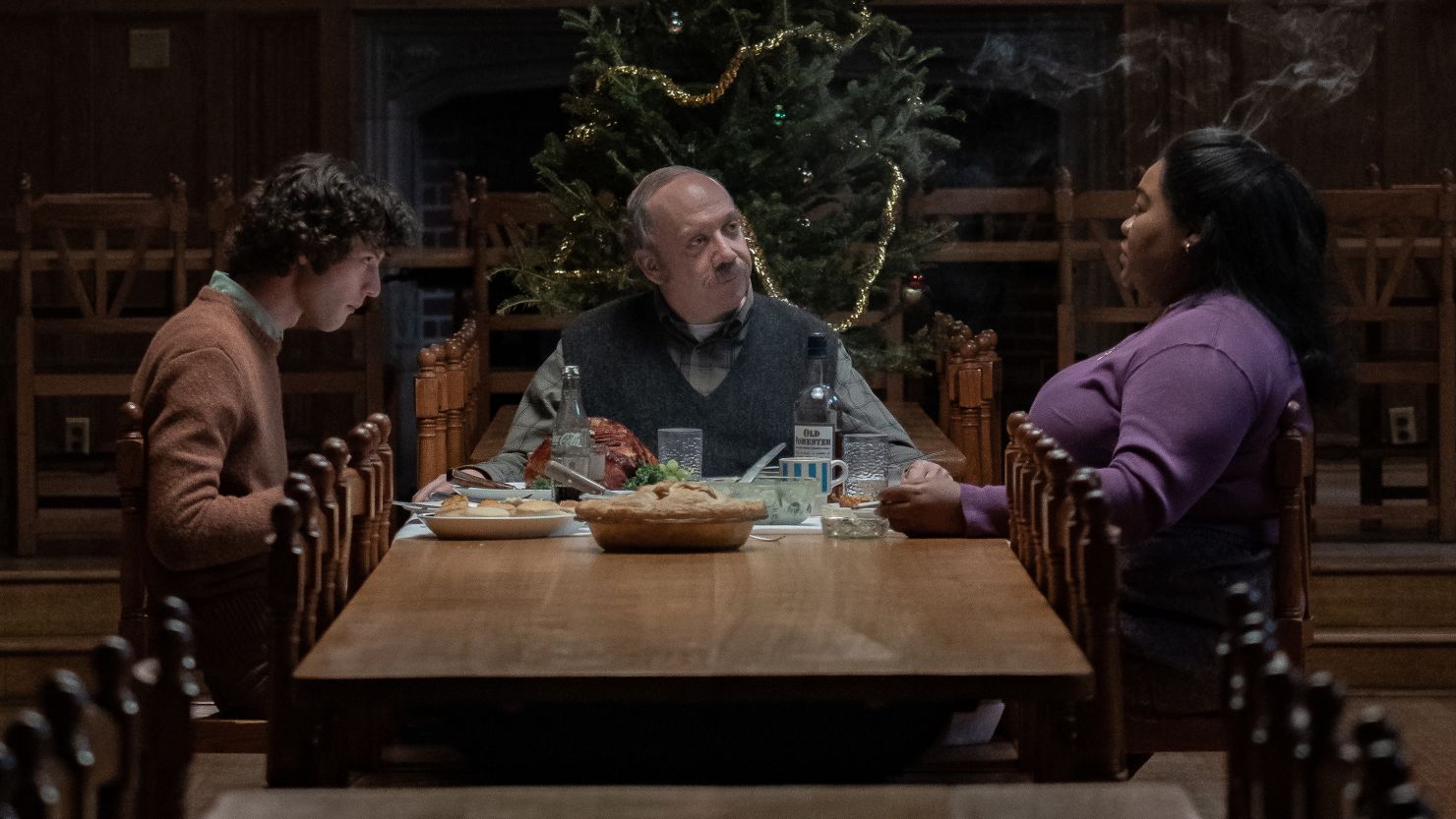 (l-r.) Dominic Sessa stars as Angus Tully, Paul Giamatti as Paul Hunham and Da'Vine Joy Randolph as Mary Lamb in director Alexander Payne's THE HOLDOVERS, a Focus Features release.