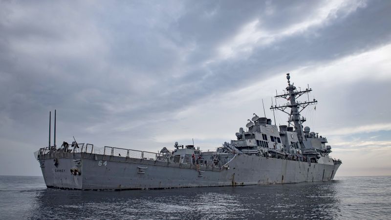 Военен кораб на САЩ отговаря на атака срещу търговски кораб в Червено море