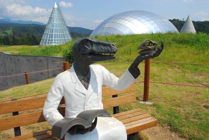 <strong>Fukui Prefectural Dinosaur Museum: </strong>One of the biggest highlights in the newly connected Fukui prefecture is its dinosaur museum. The largest in Japan, it houses 50 complete dino skeletons.