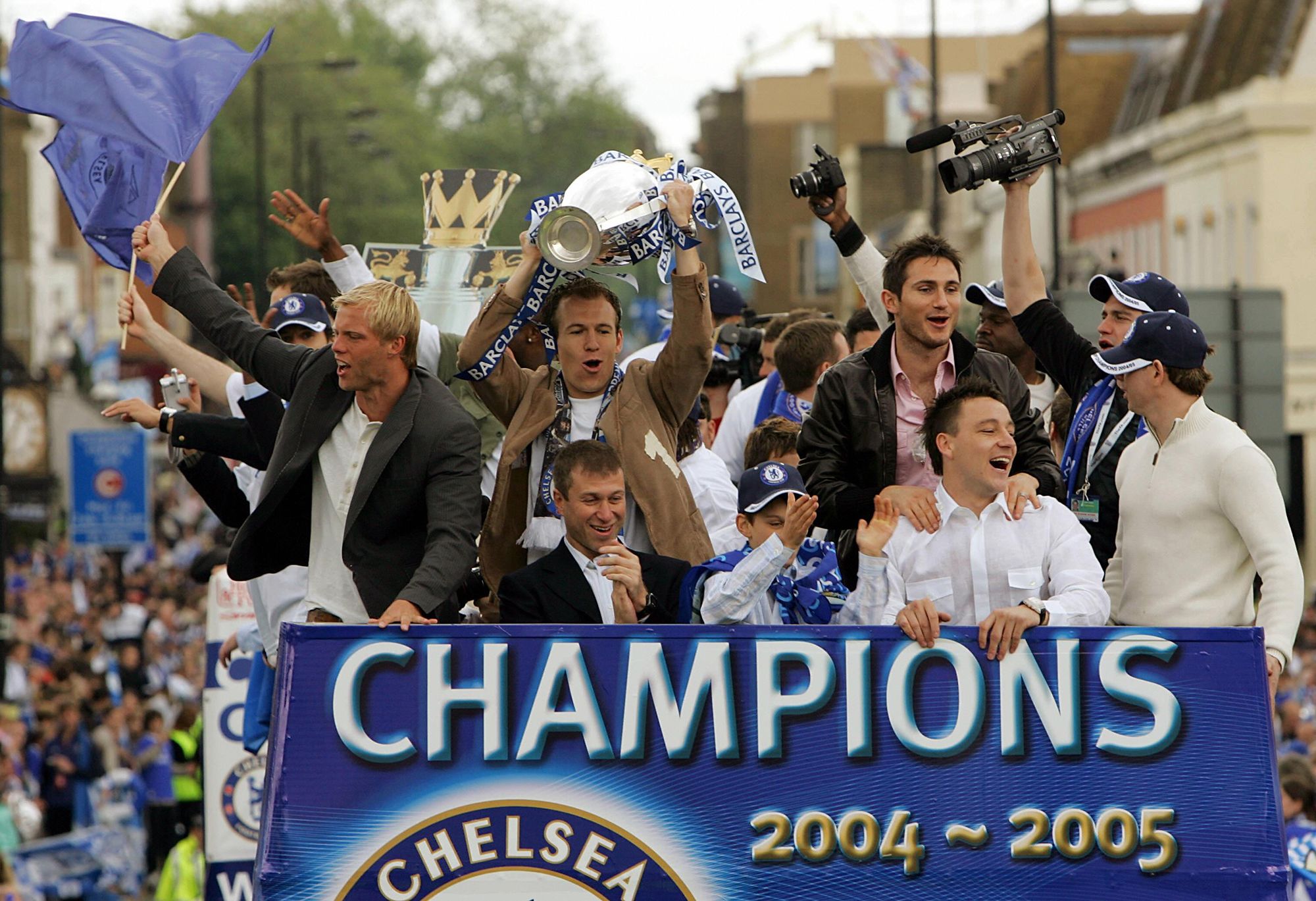 UK halts Chelsea sale after Abramovich sanctions