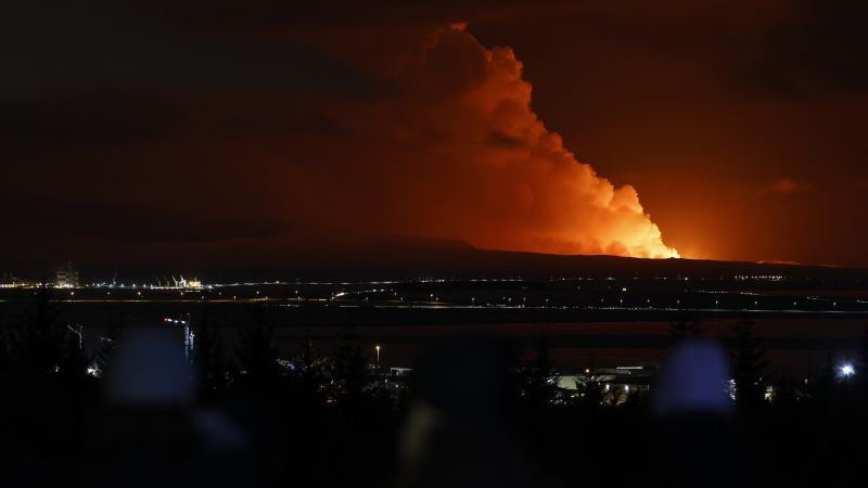 アイスランド：レイキャネス半島で火山が爆発しました。