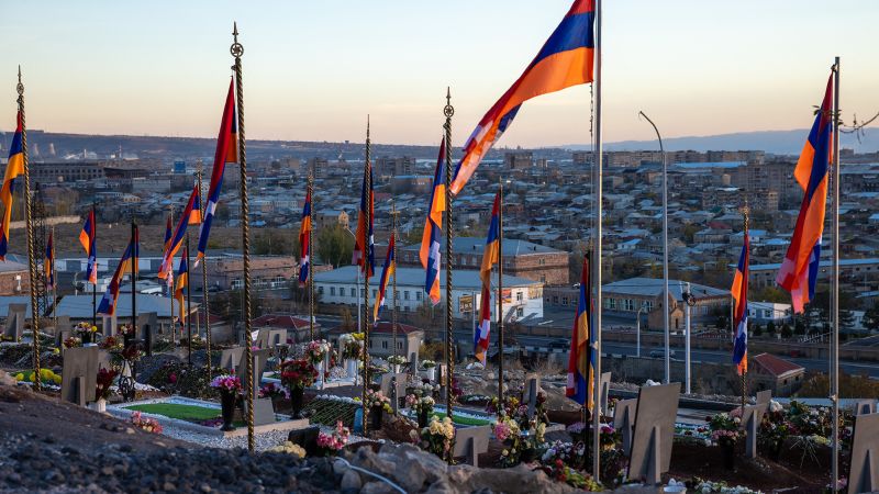 Защо арменското изселване от Нагорни Карабах може да не сложи край на амбициите на Азербайджан