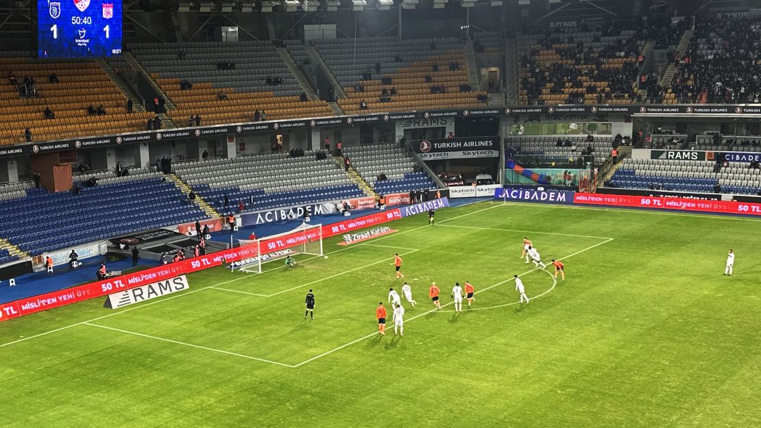 İstanbulspor president leads team off pitch in latest embarrassing episode for Turkish soccer following assault on referee İstanbulspor president leads team off pitch in latest embarrassing episode for Turkish soccer following assault on referee
