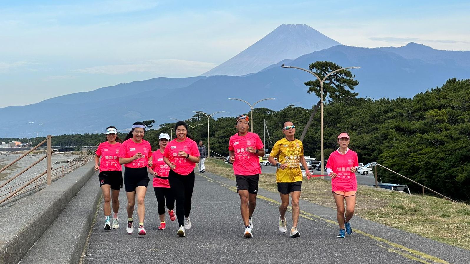 Gary Leung is surrounded by guide runners.