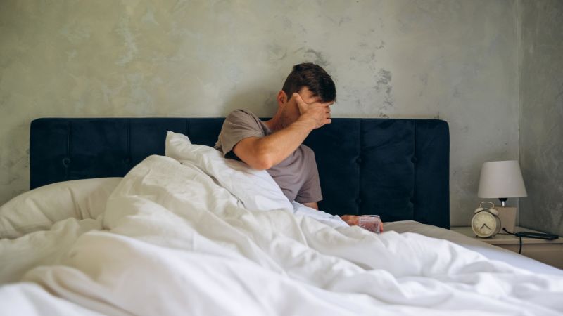 Nelaimingas ar sunerimęs?  Priežastis gali būti jūsų miego būdas