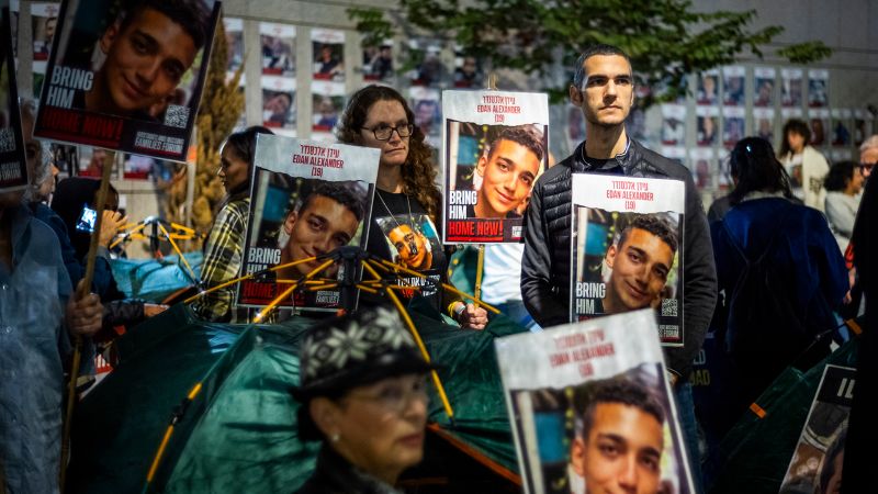 NextImg:Humanitarian crisis worsens in Gaza as Israel-Hamas war rages | CNN