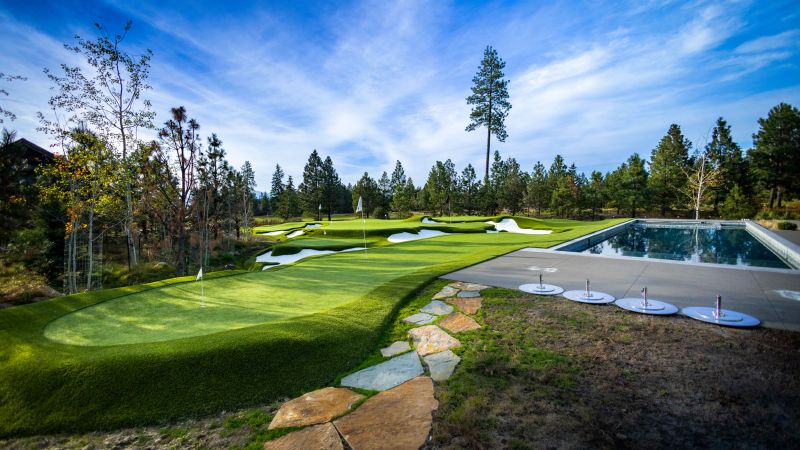 Знаменитостите изграждат пълноценни голф комплекси в градините си. Ето как го правят