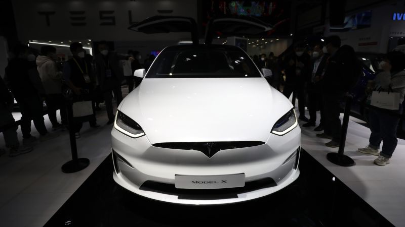 Read more about the article Tesla recalls over 120000 cars over door risks – CNN
