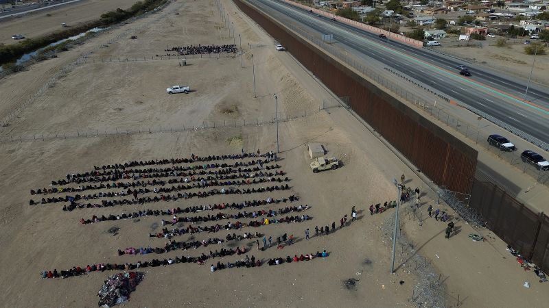 Повече от 11 000 мигранти чакат в Северно Мексико на фона на вълната на границата