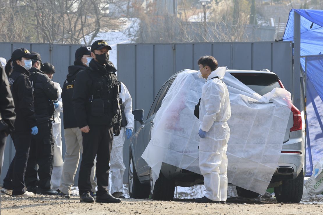 Members of the Korea Crime Scene Investigation team investigate the scene where South Korean actor Lee Sun-kyun was found unconscious in Seoul, South Korea, Wednesday, Dec. 27, 2023. Lee of the Oscar-winning movie "Parasite" has been found unconscious, South Korean police said Wednesday. Police officers discovered an unconscious Lee at a Seoul park on Wednesday but gave no further details, police said. (Seo Dae-youn/Yonhap via AP)