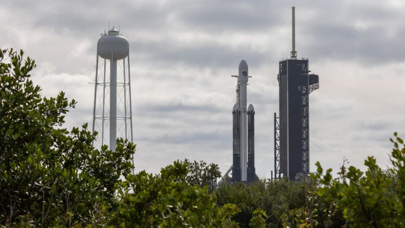 SpaceX Falcon Heavy palaiž X-37B, kas ir viens no ASV armijas vislabāk glabātajiem noslēpumiem