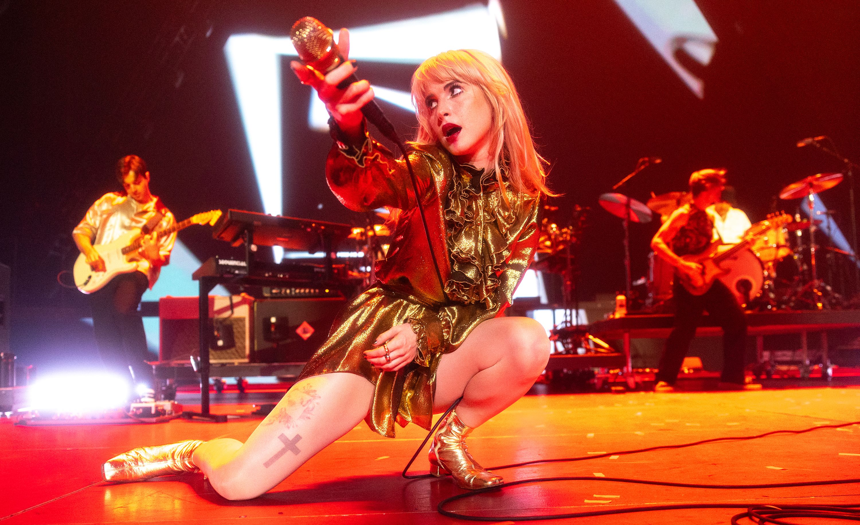 Paramore stirs speculation after wiping site and social media