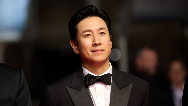 Внезапната смърт на актьора Лий Сун-кюн тази седмица е последната