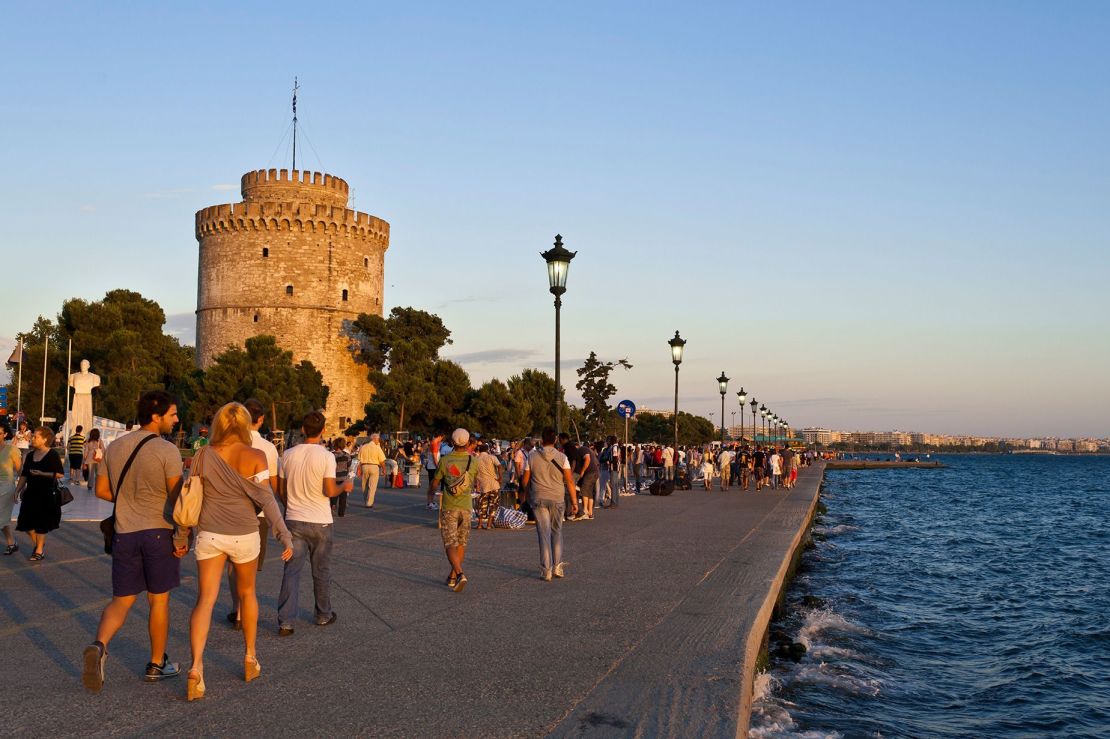 CN7TPH Greece, Macedonia, Thessaloniki, the promenade by the sea Leoforos Nikis and the White Tower, the remains of the 15th century